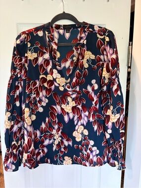 Ann Taylor Navy Floral V-Neck Long Sleeve Blouse